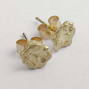 18ct gold stud earrings