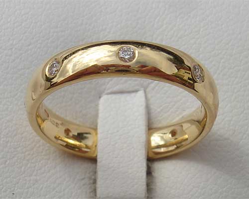 9ct gold triple diamond wedding ring