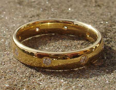 9ct yellow gold triple diamond wedding ring
