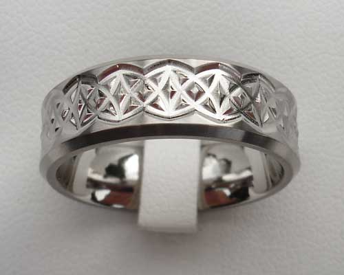 Mens titanium Celtic ring