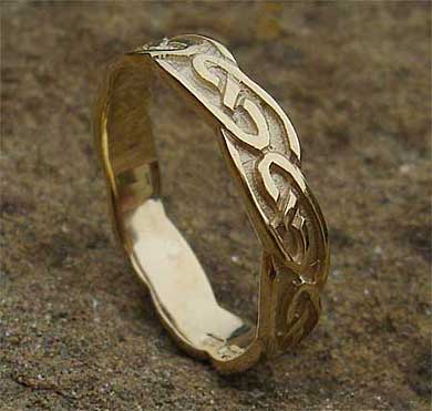 Celtic gold wedding ring