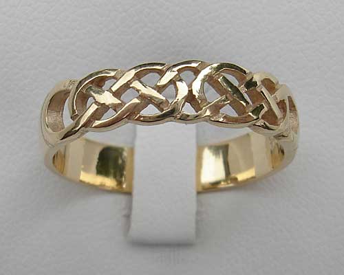 Celtic knot wedding ring