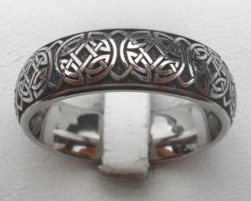 Celtic Shield Knot Titanium Ring | LOVE2HAVE in the UK!