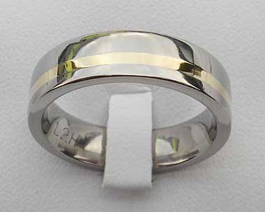 Gold inlaid titanium wedding ring