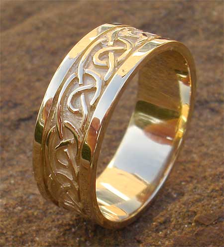 Gold Scottish Celtic wedding ring
