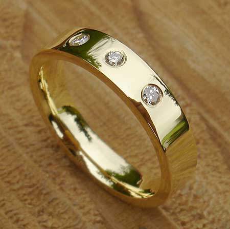 9ct gold triple diamond wedding ring