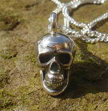 Gothic skull necklace