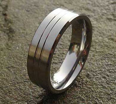 Grooved plain wedding ring