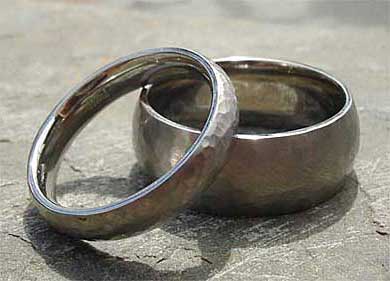 Hammered plain wedding rings