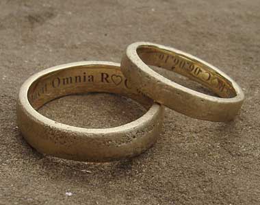 Unusual 9ct gold wedding rings