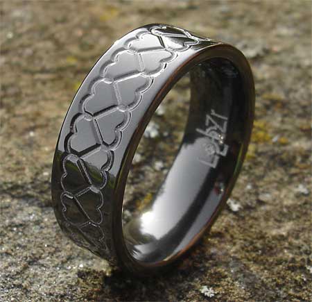 Heart pattern Gothic ring