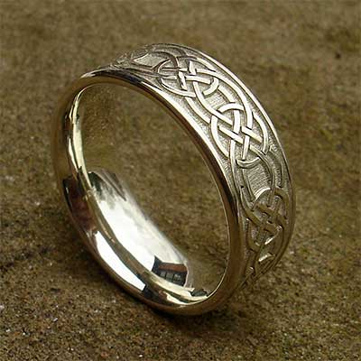 Mens Celtic gold wedding ring