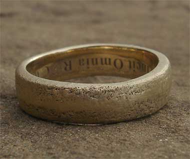 Mens unusual 9ct gold wedding ring