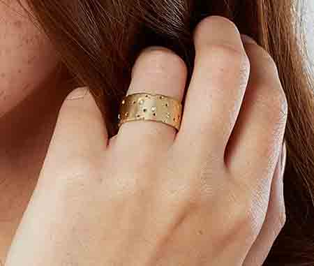 Gold wedding ring model