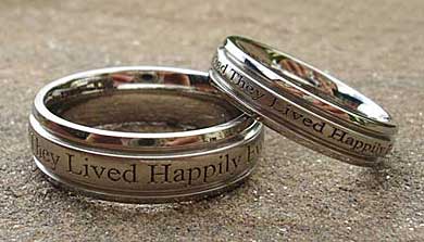 Outer engraved wedding rings