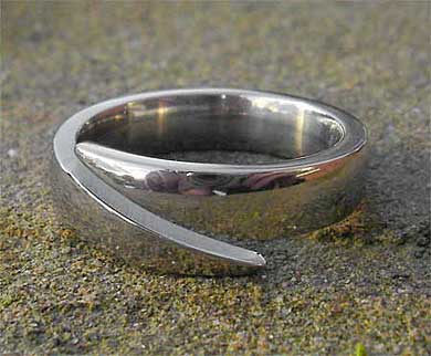Polished split titanium wedding ring