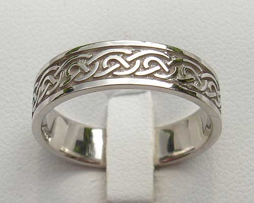 Scottish Celtic knot gold wedding ring