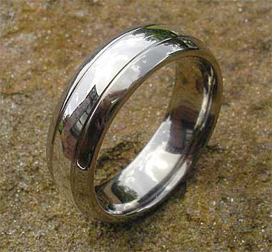 Silver inlaid titanium wedding ring