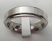 Spinning wedding ring