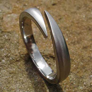 Split plain wedding ring