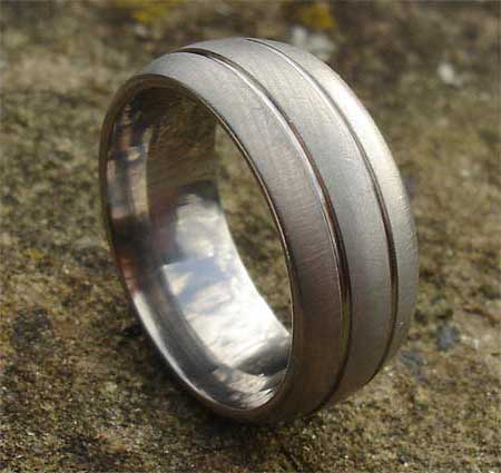 Twin groove wedding ring