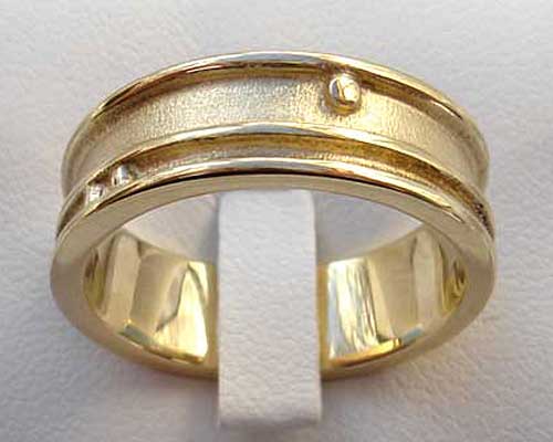 Unique Celtic wedding ring