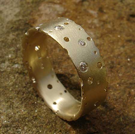 Unique diamond 9ct gold wedding ring