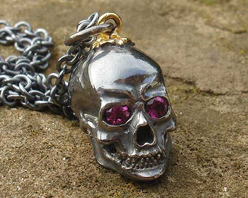 Unique silver skull necklace