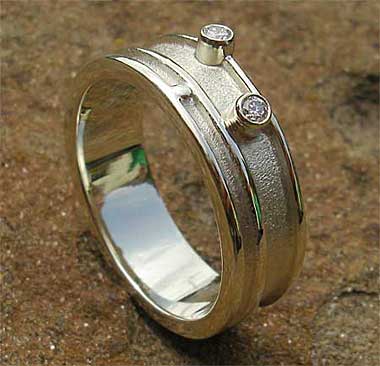 Gold Celtic diamond ring