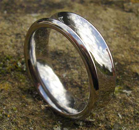 Unusual concave plain wedding ring