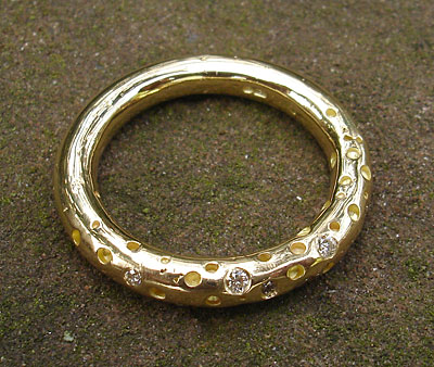 Unusual gold diamond ring