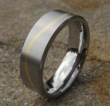 Wavy inlay titanium ring