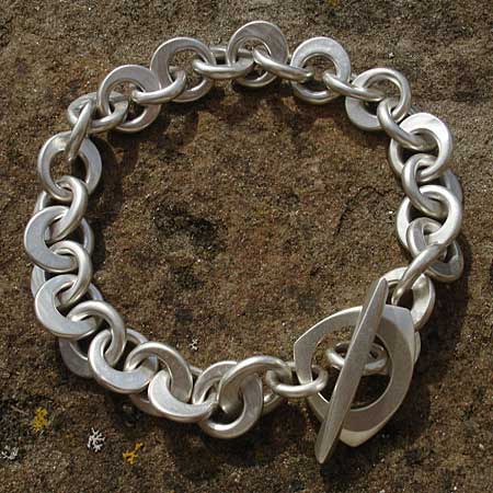 Womens contemporary chain bracelet