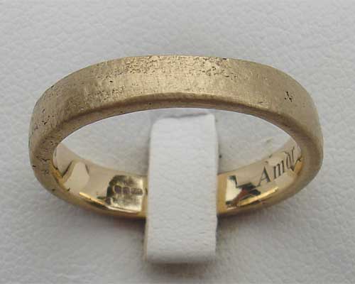 Handmade 9ct gold wedding ring