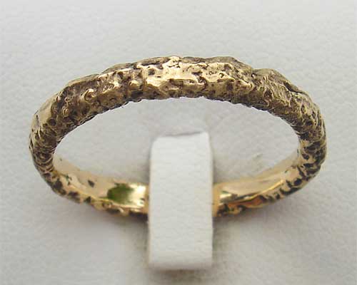 Womens 9ct gold wedding ring