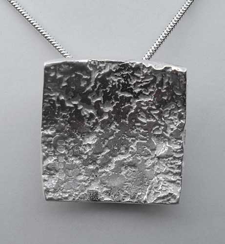 Womens rocky texture silver pendant